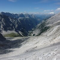Roßloch von der Scharte zwischen Roßlochspitze und Grubenkarspitze - ca. 2500m | 18.08.2014 | 12:22 Uhr